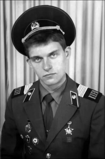 Олег Тиньков, военный.