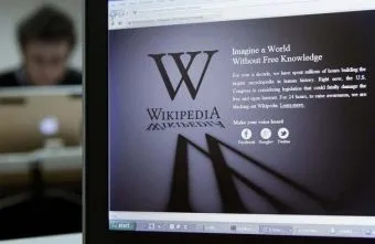 Кто придумал и создал Википедию?
