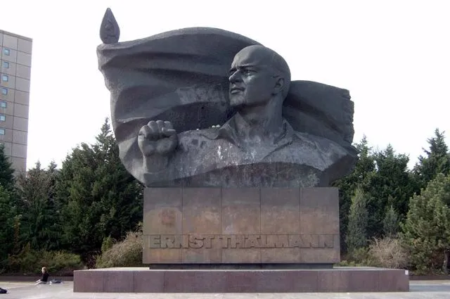 Памятник Эрнсту Таерманну в Берлине.