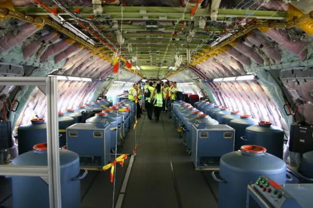 Бочки с балластом в салонах самолетов, которые теоретики заговора называют аэрозольными баллонами