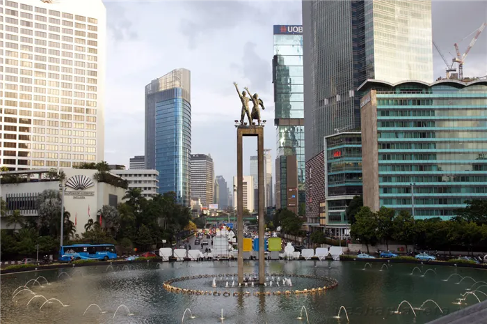 Отель Ring Indonesia и статуя, Джакарта