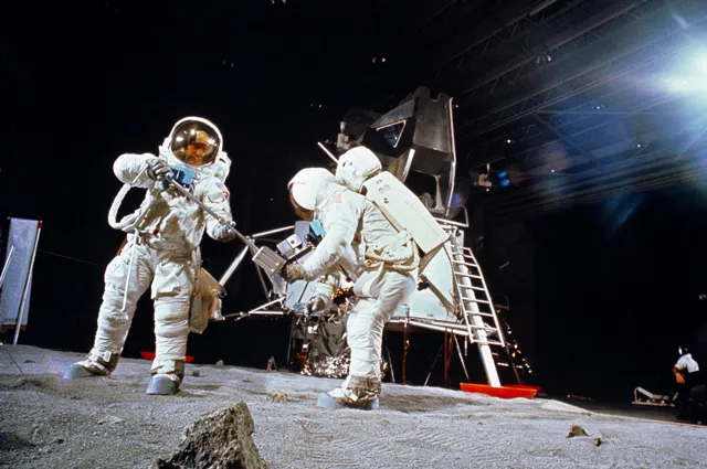 Олдрин (слева) и Армстронг в Хьюстоне во время тренировки на Луне, 22 апреля 1969 года.