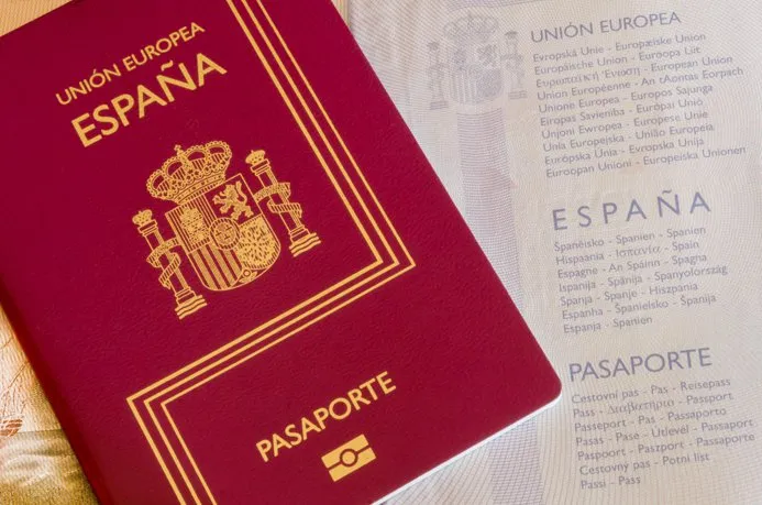 Испанский паспорт.