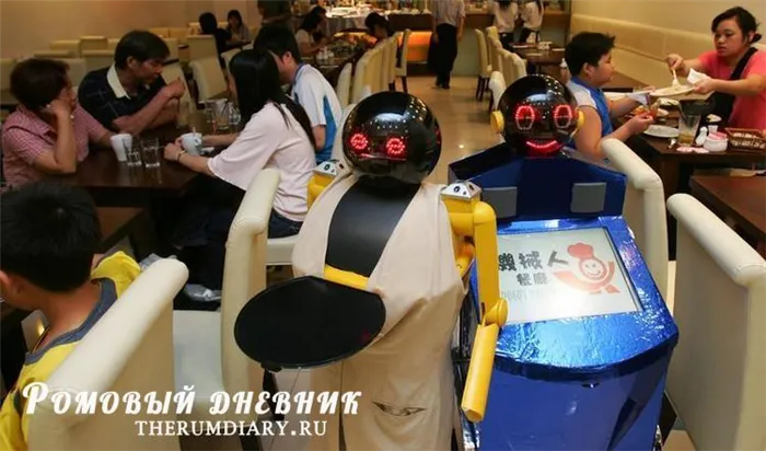 Робот-официант в японском ресторане