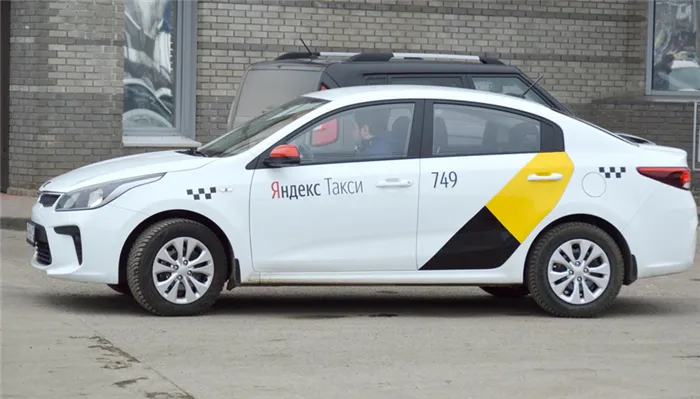 В приложении Яндекс.Такси теперь можно оставлять чаевые и хвалить водителей