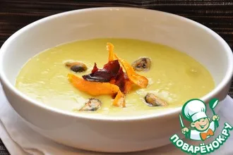 Рецепт: Гороховый суп-пюре с мидиями и овощными чипсами