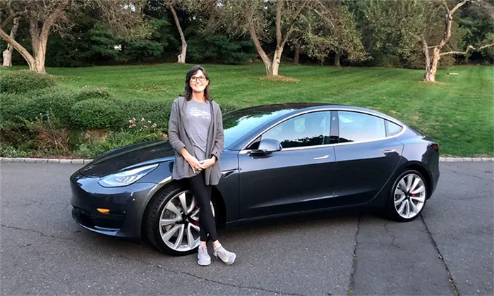 Кэти Вуд и её Tesla model 3
