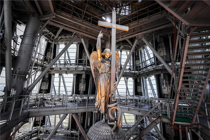 Ангел на 88 этаже Лахты - копия того, что венчает Александровскую колонну на Дворцовой площади