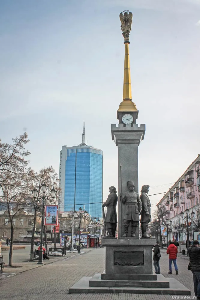 Памятник основателям города Челябинска на Кировке