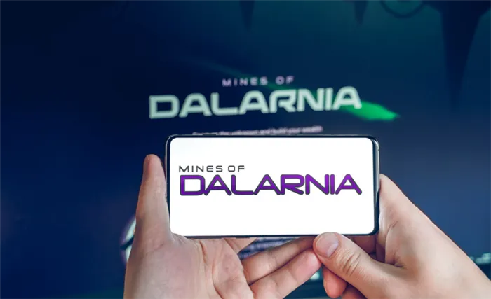 Игра Mines of Dalarnia открыта на экране смартфона.