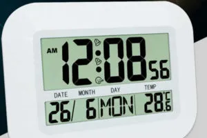 Электронный календарь -часы