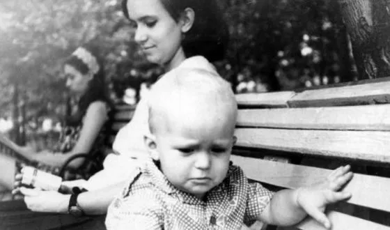 Маленький Сережа Жуков с мамой