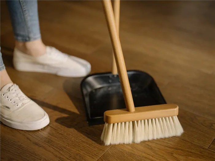 Очистка пола в доме