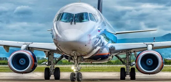 Sukhoi Superjet 100 фото 4