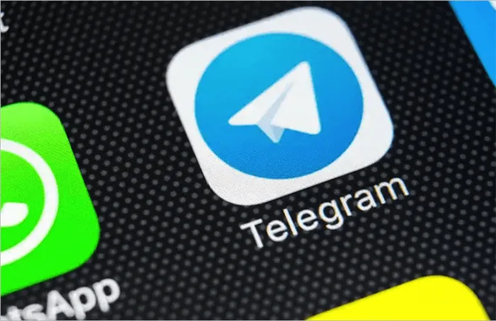 Использование WhatsApp и Telegram на нескольких устрйоствах. У многих на телефоне установлено оба мессенджера. Фото.