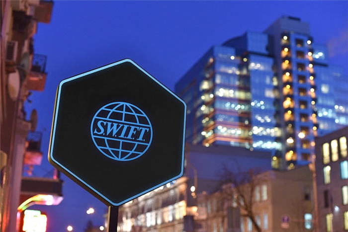 SWIFT — международная организация, контролирующая крупнейшую систему межбанковского обмена информацией.